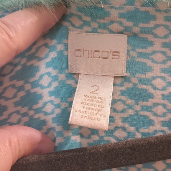 Chico's Blue and White Long Sleeve Front Tie Pattern Top Size 2 - Picture 5 of 5